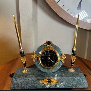 VINTAGE DESK CLOCK w/2 GOLD PENS HOLDERS Quartz Movement.
